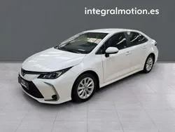 Blanco Usado 2022 Toyota Corolla Active Berlina | 19.900 €