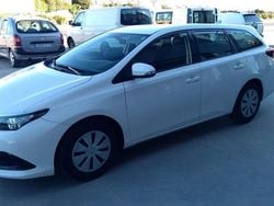 Blanco Usado 2016 Toyota Auris Touring Sports Active Familiar | 8500 €