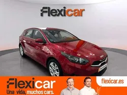 Rojo Usado 2023 Kia Ceed 2 Berlina | 15.090 € (Buen precio)