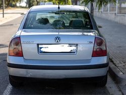 Gris / plata Usado 2001 VW Passat Comfortline Berlina | 2000 € (Precio justo)