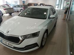 Blanco Usado 2024 Skoda Octavia Style Berlina | 29.900 € (Precio justo)
