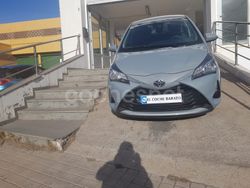 Gris / plata Usado 2017 Toyota Yaris Active Berlina | 15.800 € (Un poco caro)