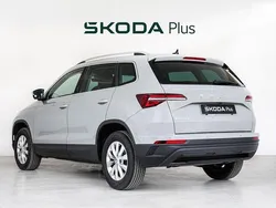 Gris / plata Usado 2024 Skoda Karoq Selection SUV | 26.600 € (Un poco caro)