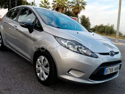 Gris / plata Usado 2012 Ford Fiesta Trend Utilitario | 6700 € (Precio justo)