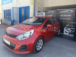 Rojo Usado 2015 Kia Rio Berlina | 8490 € (Precio justo)