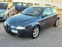 Gris / plata Usado 2003 Alfa Romeo 147 Distinctive Utilitario | 3200 € (Precio justo)