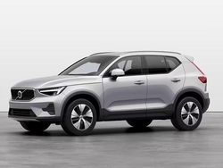 Gris / plata Nuevo 2025 Volvo XC40 Core SUV | 41.422 € (Un poco caro)