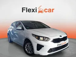 Blanco Usado 2018 Kia Ceed Berlina | 9990 € (Buen precio)