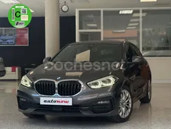 Gris / plata Usado 2020 BMW 118 Comfort Edition Utilitario | 20.500 € (Precio justo)