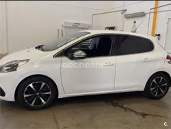 Blanco Usado 2016 Peugeot 208 Allure Utilitario | 7500 € (Precio justo)