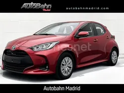 Rojo Usado 2022 Toyota Yaris Hybrid Style Berlina | 19.000 € (Buen precio)