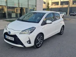 Blanco Usado 2019 Toyota Yaris Hybrid Active Utilitario | 9600 € (Super precio)