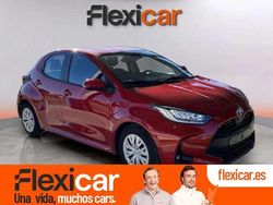 Rojo Usado 2023 Toyota Yaris Hybrid Active Utilitario | 16.990 € (Super precio)