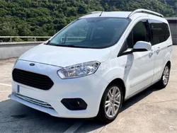 Blanco Usado 2018 Ford Tourneo Courier Titanium Monovolumen | 12.400 € (Precio justo)