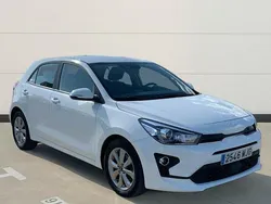Blanco Usado 2023 Kia Rio | 16.900 € (Precio justo)