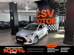 Gris Usado 2023 Toyota Yaris Hybrid Active Utilitario | 16.250 € (Super precio)