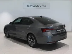 Gris Nuevo 2024 Skoda Octavia Selection | 29.900 € (Precio justo)