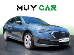 Gris / plata Usado 2022 Skoda Octavia Ambition Familiar | 19.990 € (Precio justo)