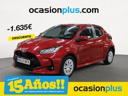 Rojo Usado 2022 Toyota Yaris Hybrid Style Berlina | 17.790 € (Buen precio)