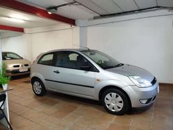 Gris / plata Usado 2003 Ford Fiesta Trend Utilitario | 3490 € (Precio justo)