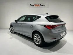 Gris plata Usado 2024 Seat Leon Style | 26.100 € (Precio justo)