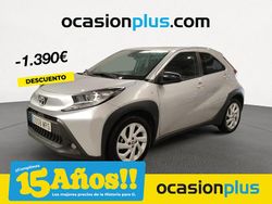 Gris Usado 2024 Toyota Aygo Play Utilitario | 14.700 € (Precio justo)