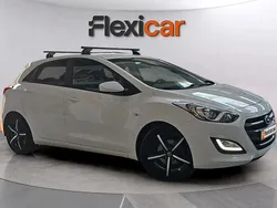 Blanco Usado 2015 Hyundai i30 Berlina | 9690 € (Precio justo)