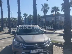 Gris / plata Usado 2021 Toyota Highlander Advance SUV | 40.000 €