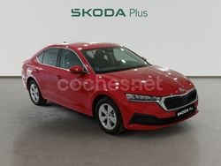 Rojo Usado 2023 Skoda Octavia Ambition Berlina | 23.190 € (Precio justo)