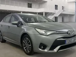 Plateado Usado 2015 Toyota Avensis Advance Berlina | 14.300 €