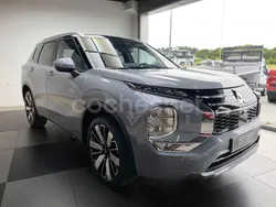 Gris / plata Nuevo 2025 Mitsubishi Outlander P-HEV SUV | 52.740 € (Caro)