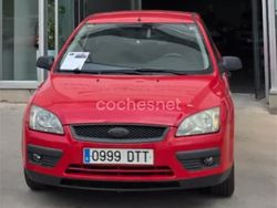 Rojo Usado 2005 Ford Focus Trend Berlina | 3390 € (Precio justo)