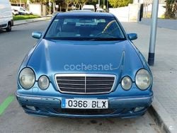 Azul Usado 2001 Mercedes E320 Avantgarde Berlina | 4500 €