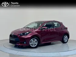 Rojo Usado 2021 Toyota Yaris Hybrid Active Berlina | 18.900 € (Precio justo)