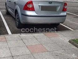 Gris / plata Usado 2006 Ford Focus Trend Berlina | 2600 € (Precio justo)