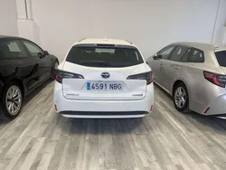 Blanco Usado 2023 Toyota Corolla Business Edition Familiar | 21.600 € (Precio justo)