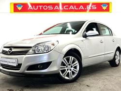 Gris / plata Usado 2012 Opel Astra Edition Berlina | 5999 € (Buen precio)