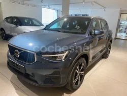 Azul Nuevo 2025 Volvo XC40 Core SUV | 39.900 € (Precio justo)
