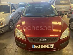 Granate Usado 2005 Ford Focus Trend Berlina | 4000 € (Buen precio)