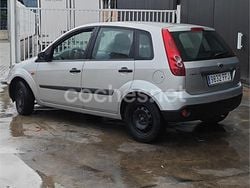 Gris / plata Usado 2006 Ford Fiesta Trend Utilitario | 2300 € (Buen precio)
