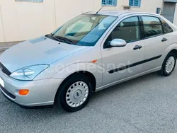 Gris / plata Usado 2001 Ford Focus Ghia Berlina | 2990 € (Un poco caro)