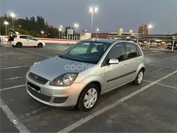 Gris / plata Usado 2008 Ford Fiesta Futura Utilitario | 2499 € (Buen precio)