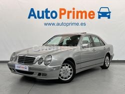 Gris / plata Usado 2000 Mercedes E320 Elegance Berlina | 2970 €