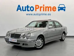 Gris / plata Usado 2000 Mercedes E320 Elegance Berlina | 3470 €
