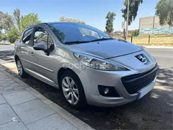 Gris / plata Usado 2011 Peugeot 207 Allure Berlina | 5000 € (Precio justo)