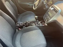Gris / plata Usado 2009 Fiat Punto Active Utilitario | 3200 € (Precio justo)
