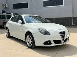 Blanco Usado 2012 Alfa Romeo Giulietta Distinctive Utilitario | 7990 € (Buen precio)