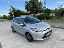 Gris / plata Usado 2010 Ford Fiesta Trend Utilitario | 5300 € (Precio justo)