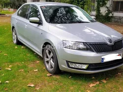 Gris / plata Usado 2013 Skoda Rapid Ambition Berlina | 8900 € (Precio justo)