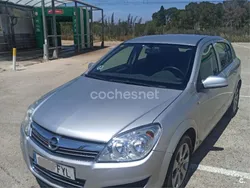Gris / plata Usado 2007 Opel Astra Cosmo Berlina | 4300 € (Precio justo)